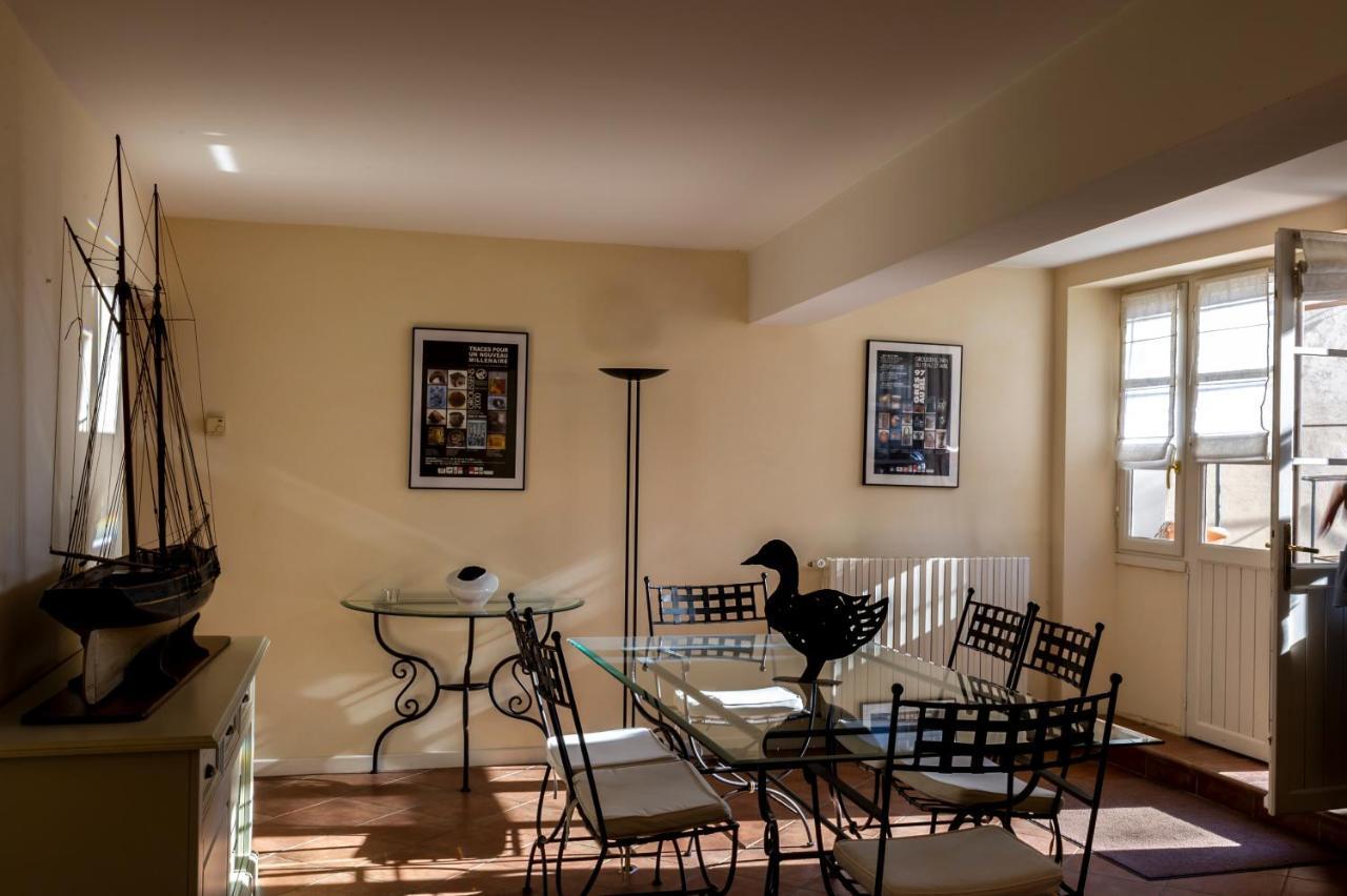 ¨Gîte du Café Suquet Giroussens Exterior foto